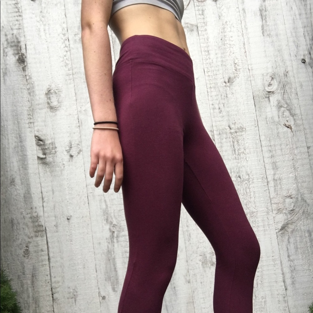 Victoria Sport purple leggings